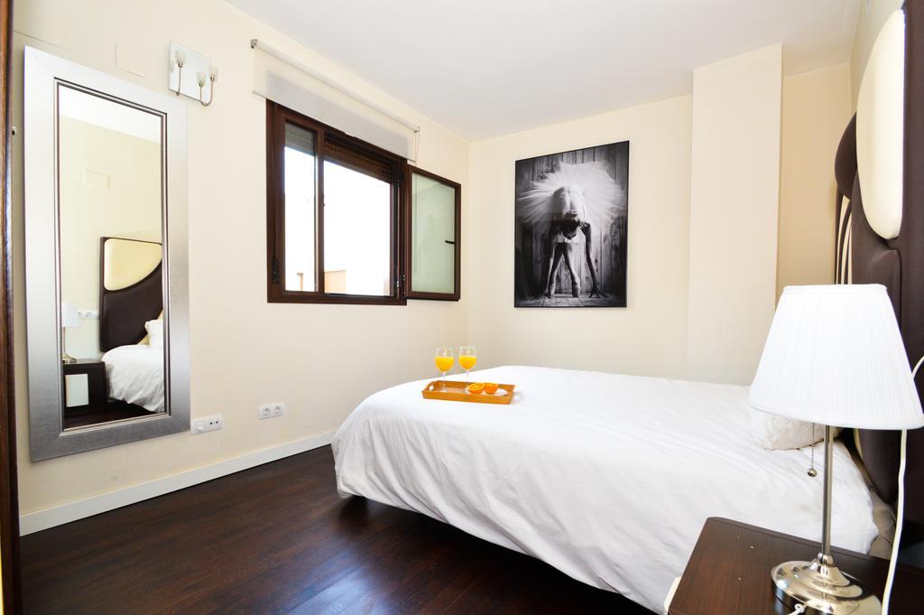 The Zentral Museo Apartment Sevilla Bagian luar foto