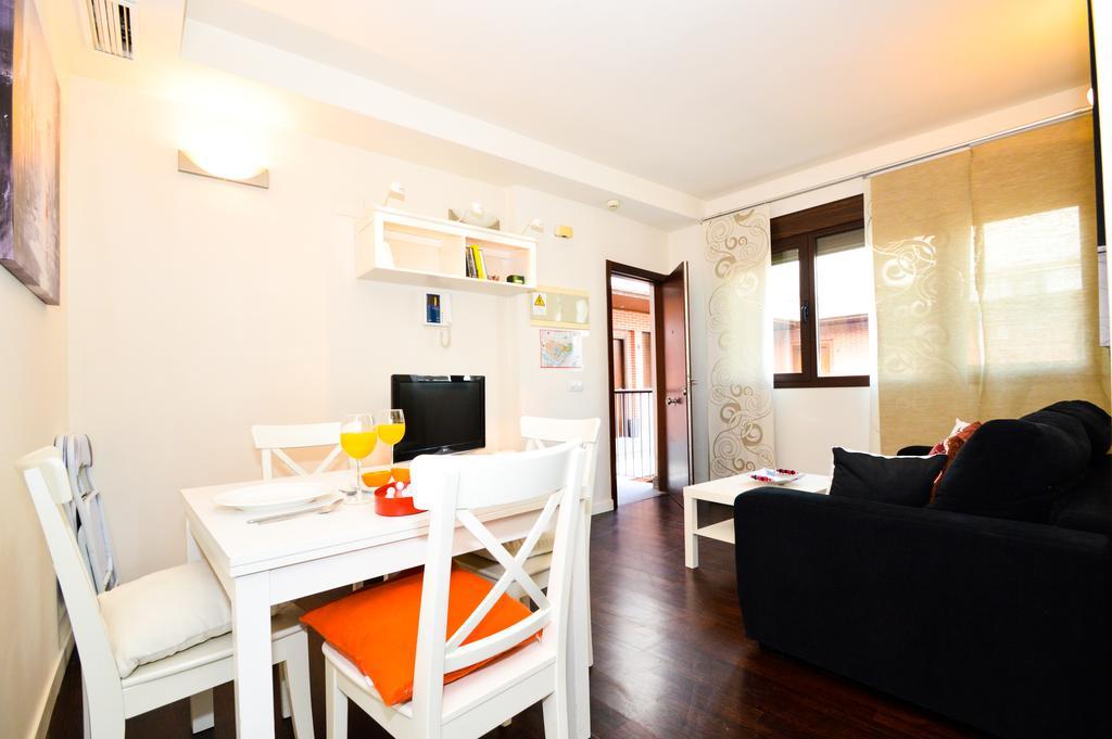The Zentral Museo Apartment Sevilla Bagian luar foto