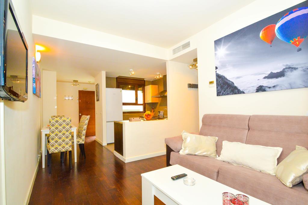 The Zentral Museo Apartment Sevilla Bagian luar foto
